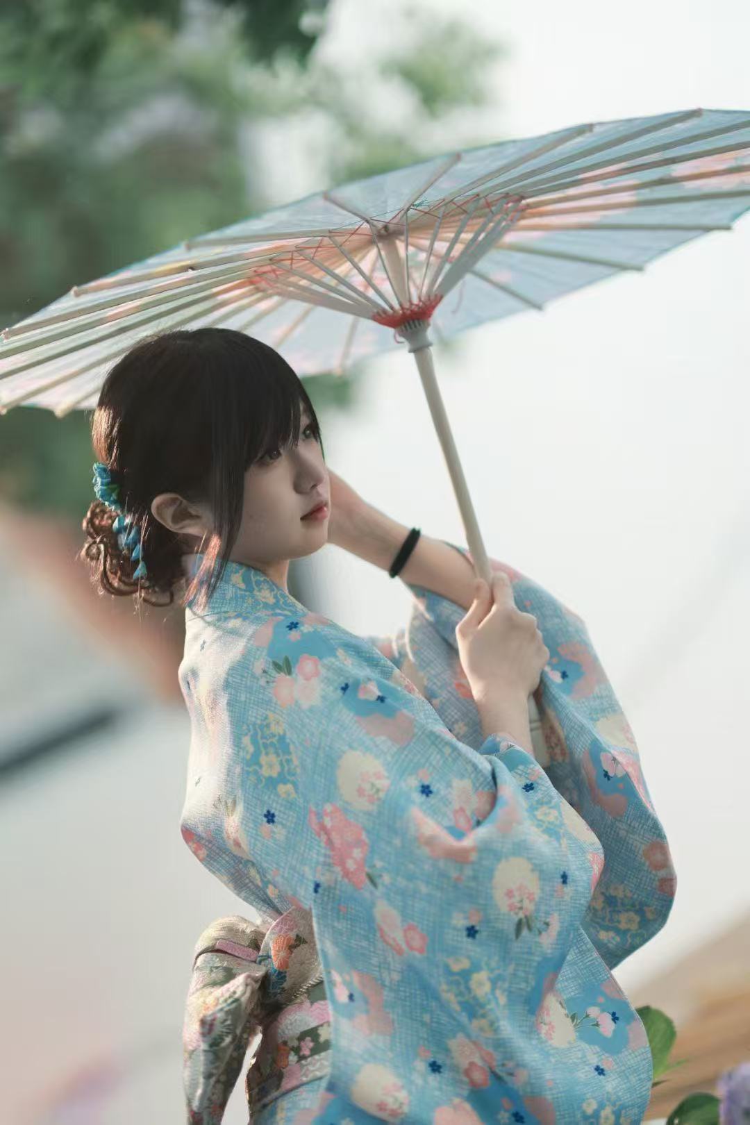 无尽夏与潮湿的梦：镜头里的蓝调诗学