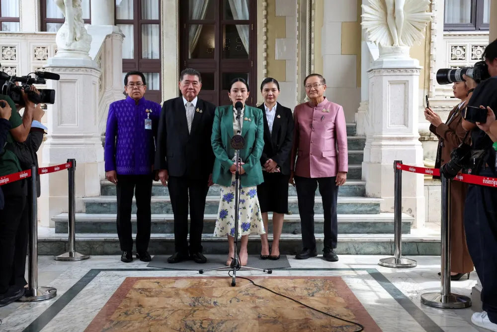 政令未失控，民意未倒戈，泰国旧权力为何仍要“冻结”佩通坦？